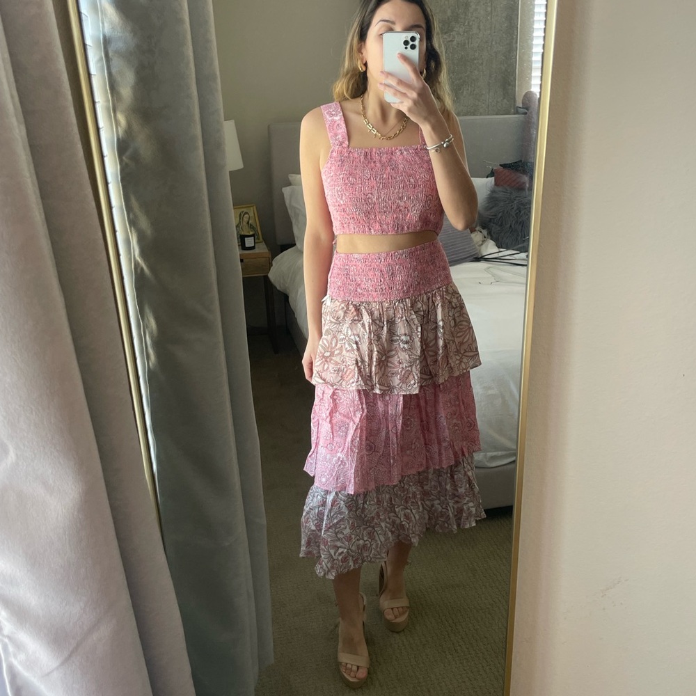 NWT House of Harlow 1960 Pink
Floral Two Piece Skirt Set